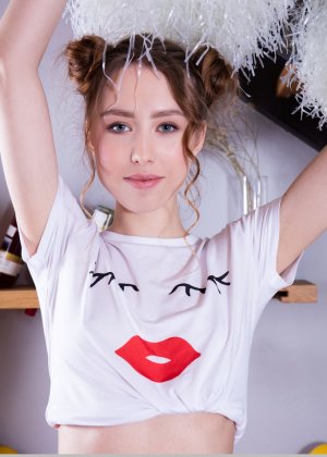 Cute teen Rosalind sets her great body and tight slit free of cheer attire