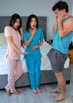 Миниатюрные подростки Xxlayna Marie и Лулу Чу принимают участие в трахе втроем